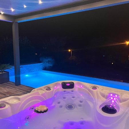 Suite Romantique Le Temps D'Un Instant Loveroom Hammam Jacuzzi Piscine Villeneuve  Екстериор снимка