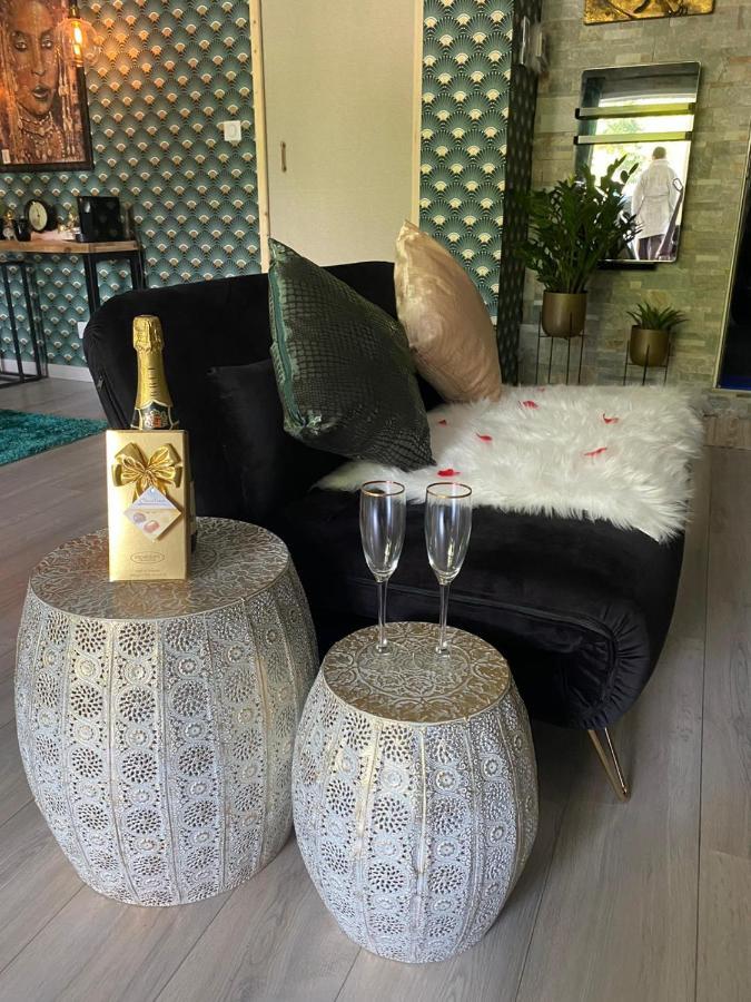 Suite Romantique Le Temps D'Un Instant Loveroom Hammam Jacuzzi Piscine Villeneuve  Екстериор снимка